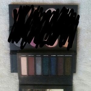 Younique eyeshadow palette